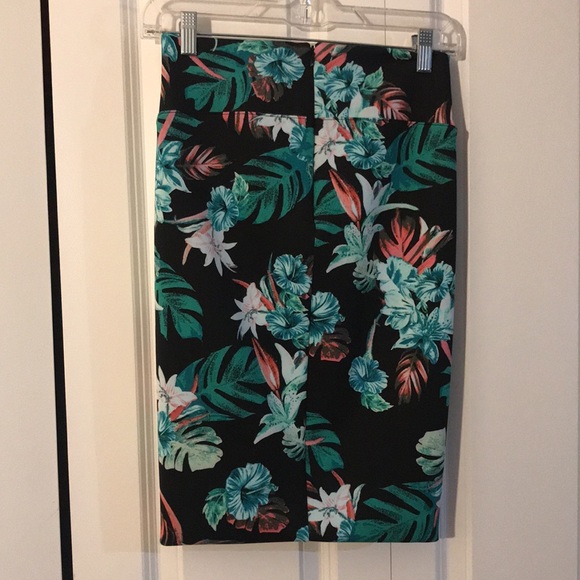 Guess floral split mesh skirt - Picture 4 of 7